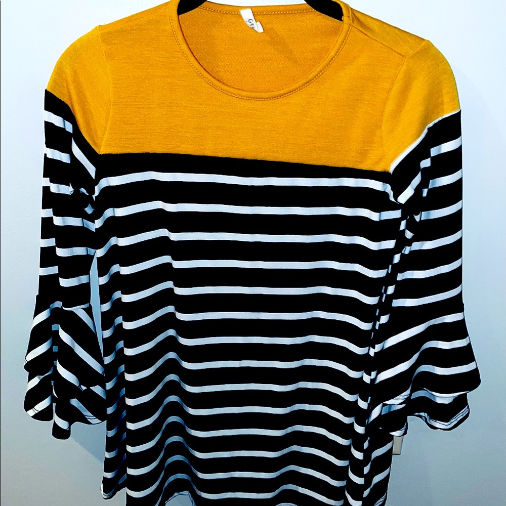 Brand new boutique tween blouse! Medium!